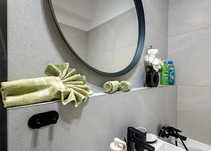 Adm Central Modern Place - Coffee, Wifi, Ac, Tv דירה